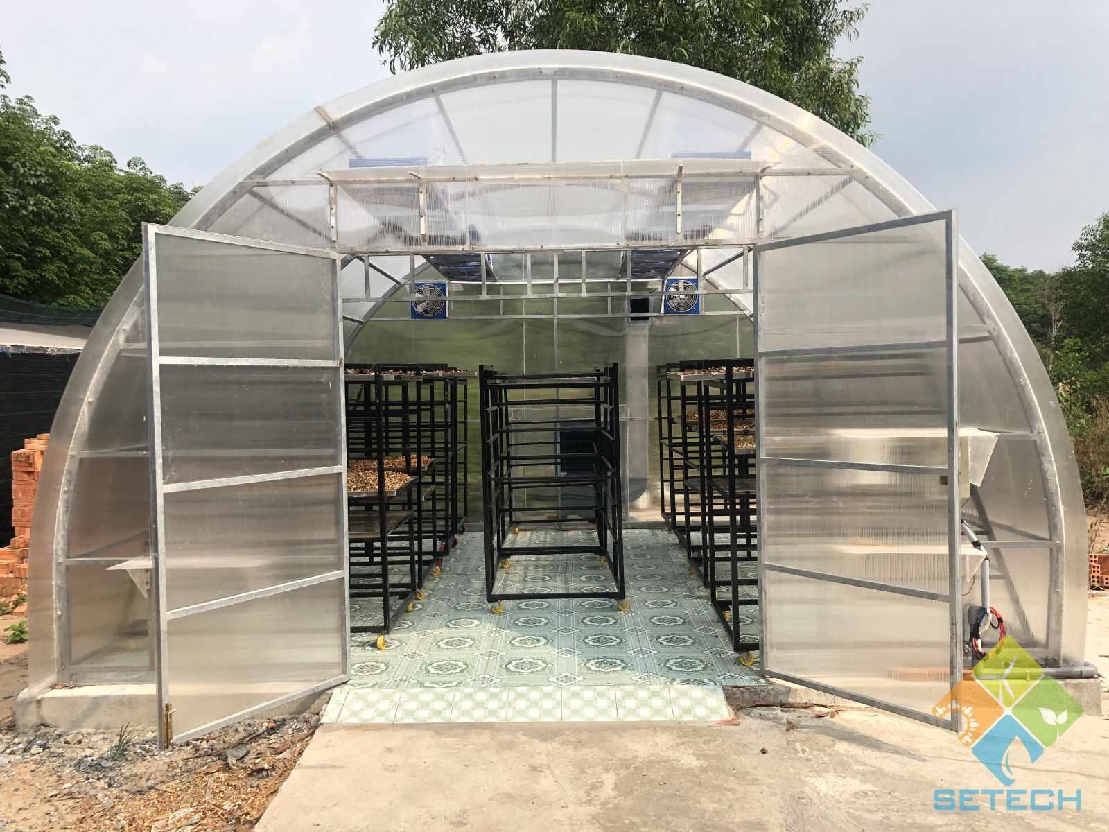 Nhà sấy nấm linh chi bằng năng lượng mặt trời tại Củ Chi, Tp. HCM - Công ty Cổ phần Công nghệ Năng lượng bền vững Việt Nam (SETECH)
